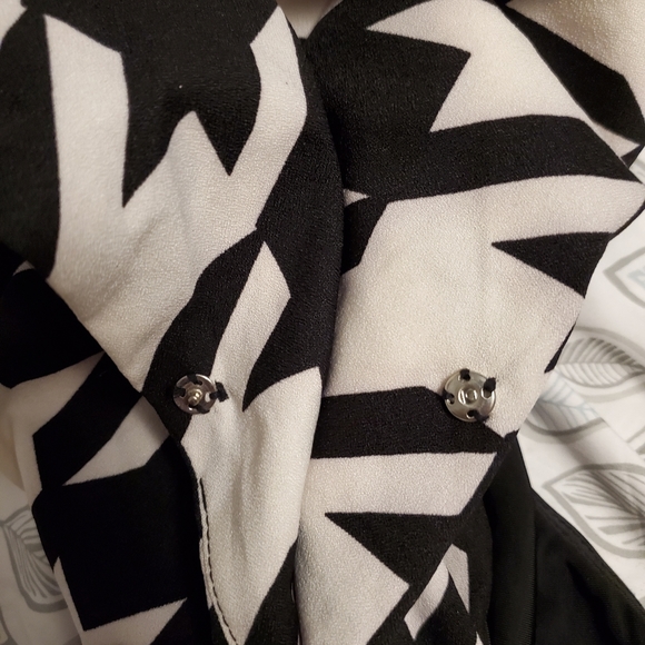 Blk and wht bodysuit - Picture 7 of 7